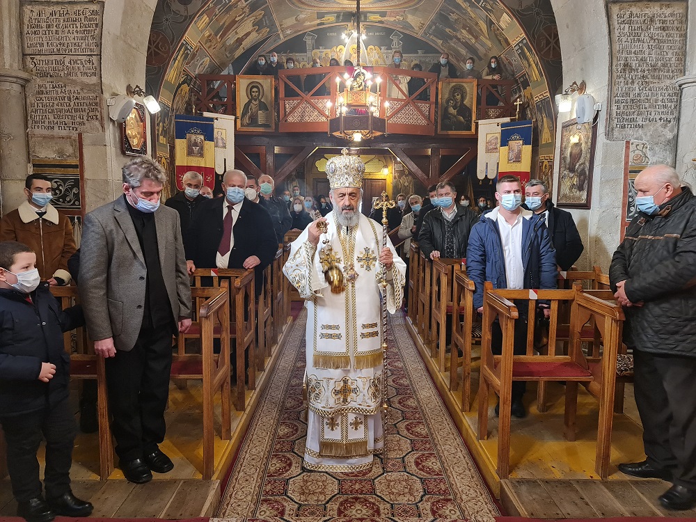 IPS Irineu, liturghisind in parohia Zlatna II