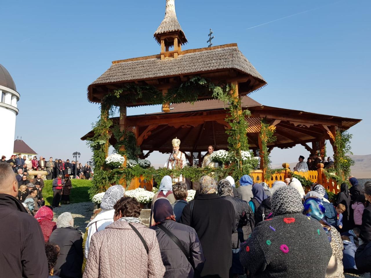 PÄƒrintele Arhiepiscop Irineu A Liturghisit La Hramul MÄƒnÄƒstirii Dumbrava Reintregirea